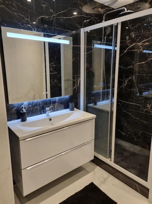Apparemment Cosy & Chic Apartment Reze Ngoại thất bức ảnh